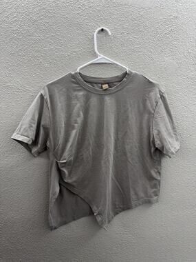 Dazy-Less Womens Shirt Size Large Tan/Gray Short Sleeve Asymmetrical Hem